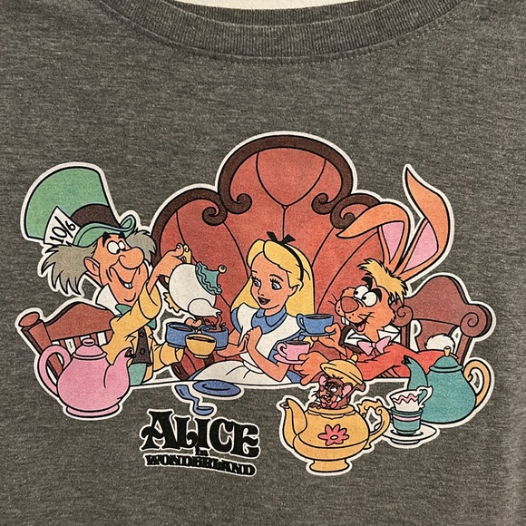Alice and wonderland Tea Time with Friends Gray Graphic Crop Top Size XL Disney - Picture 2 of 4